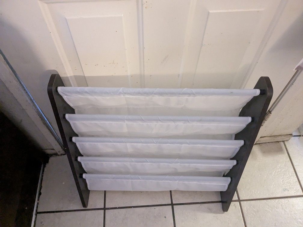 Kid's Sling Bookshelf