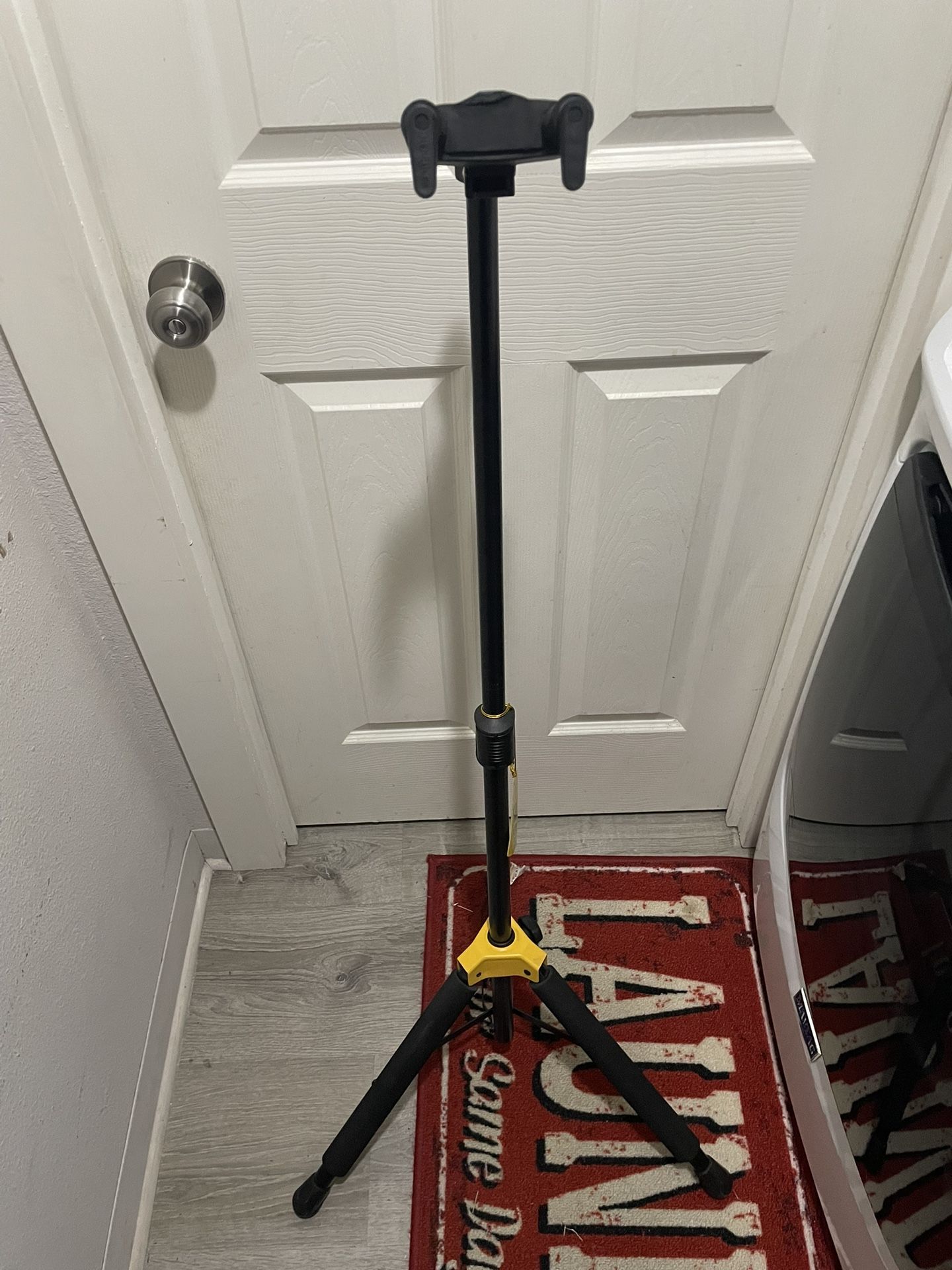 Hercules Guitar Stand
