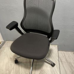 Knoll Regeneration Office chair