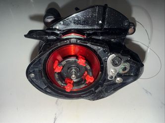 Baitcasting Fishing Reel – Black and Red Shimano Caenan