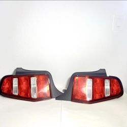 2010-2012 Ford Mustang Tail Lights Left Right  Factory Ford OEM (Pair L+R)