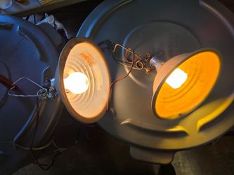 Industrial-style aluminum clamp lamp