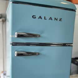 Galanz Mini Fridge