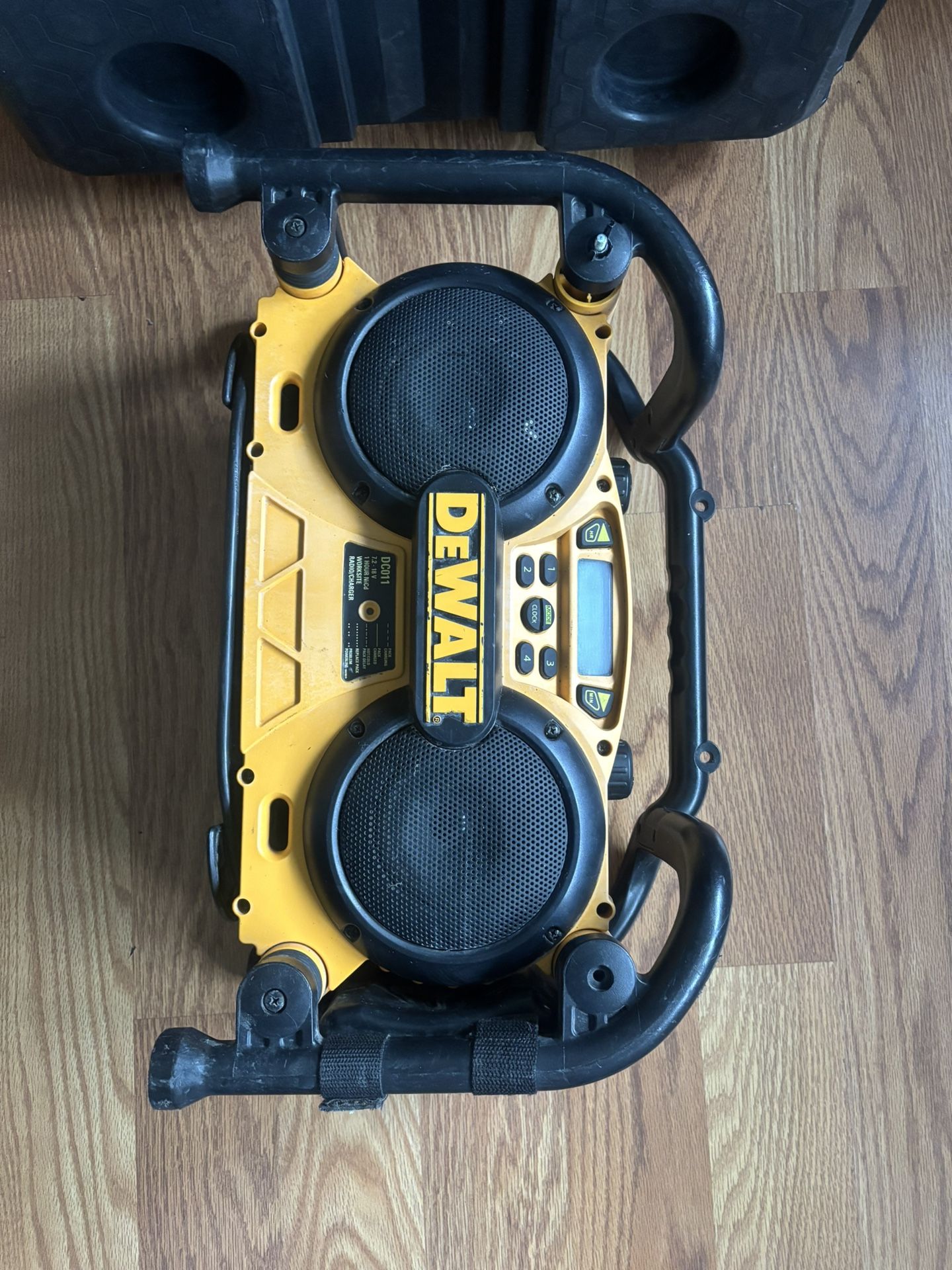 Dewalt Radio 18v Cordless And Corded Tool Only 