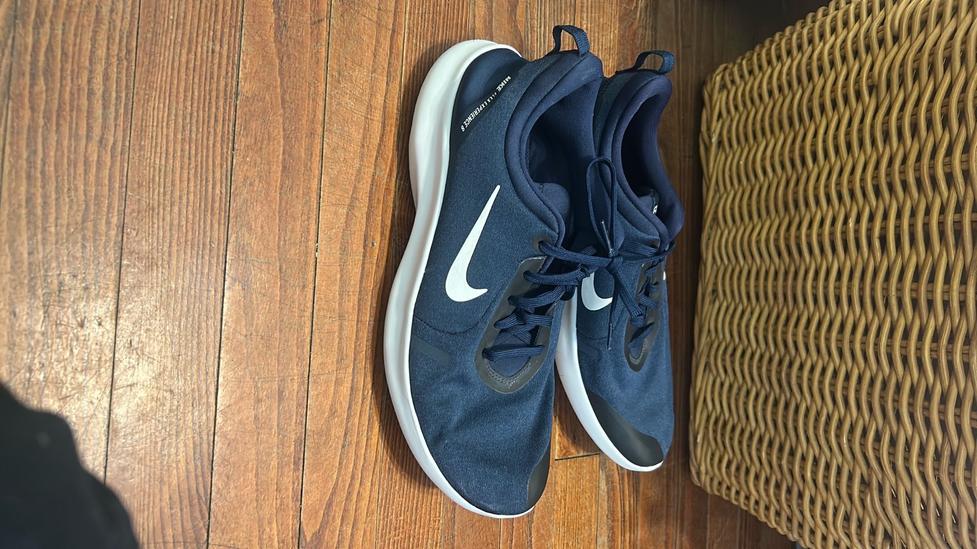 New Nike Mens Flex Experience Run Size 10.5