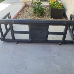 Ram cargo  bed extender