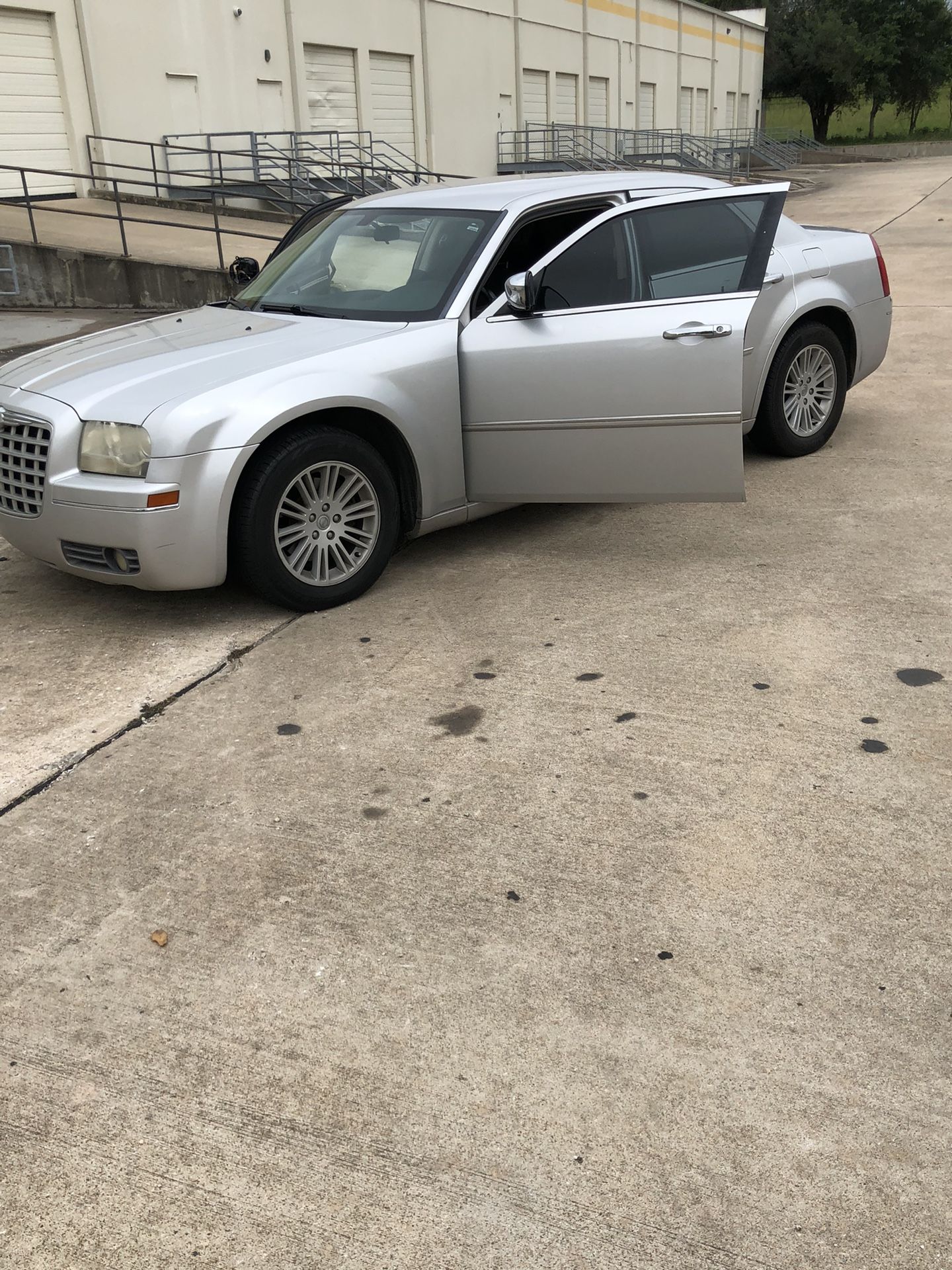 2010 Chrysler 300 for Sale in Houston, TX - OfferUp