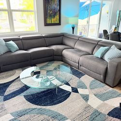 Macy’s Nevio 5-piece power reclining sectional - Grey