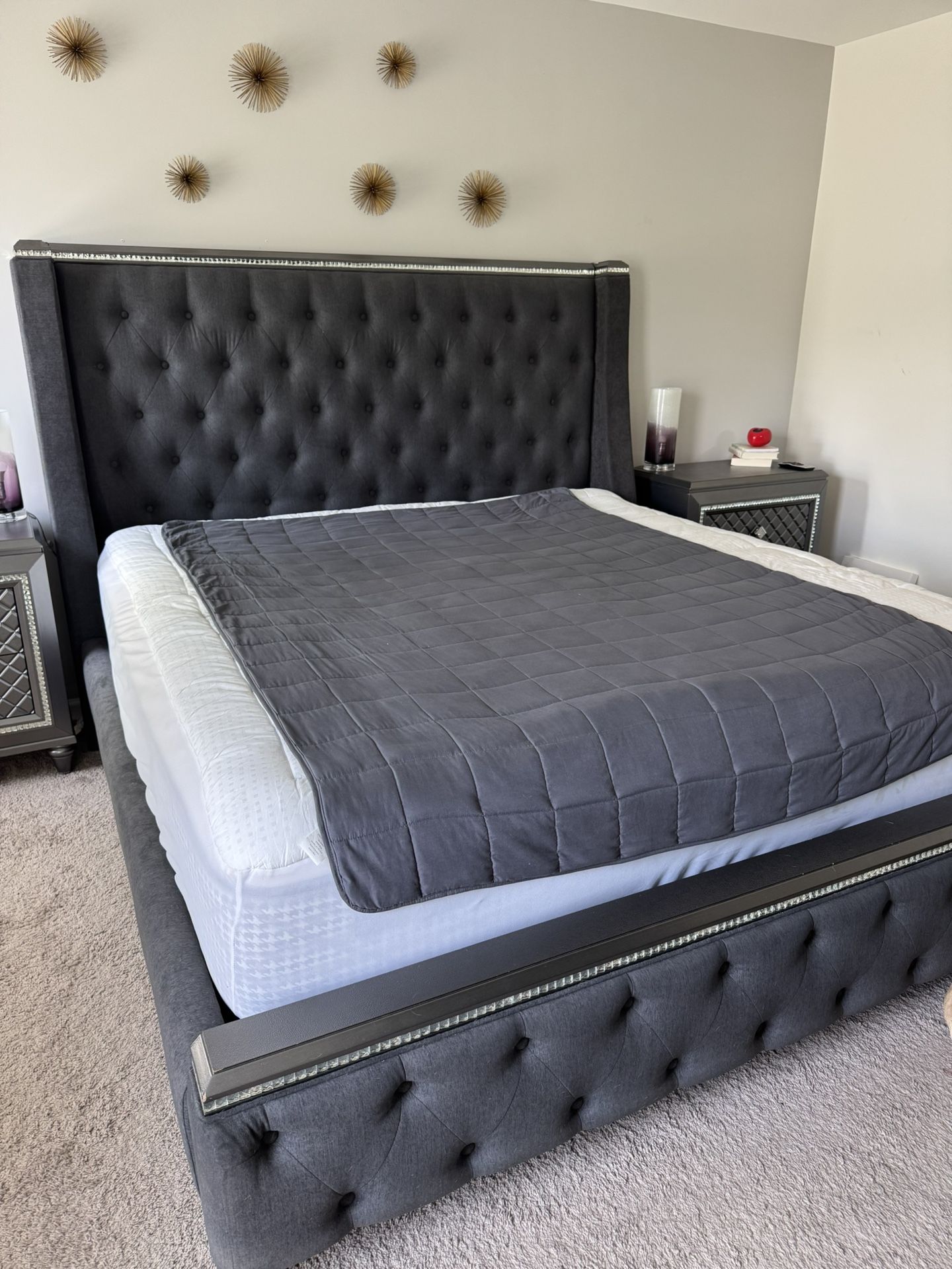King Bed w/ Adjustable Bed Frame