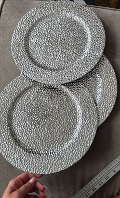Plates, silver, thick plastic.