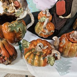 Jarras en forma de calabazas $40.00 X Todos 