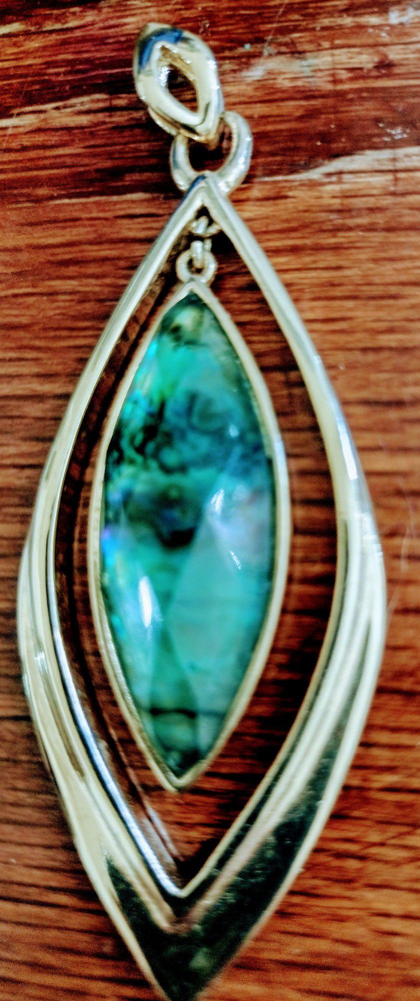 Green Stone Gold Pendant 