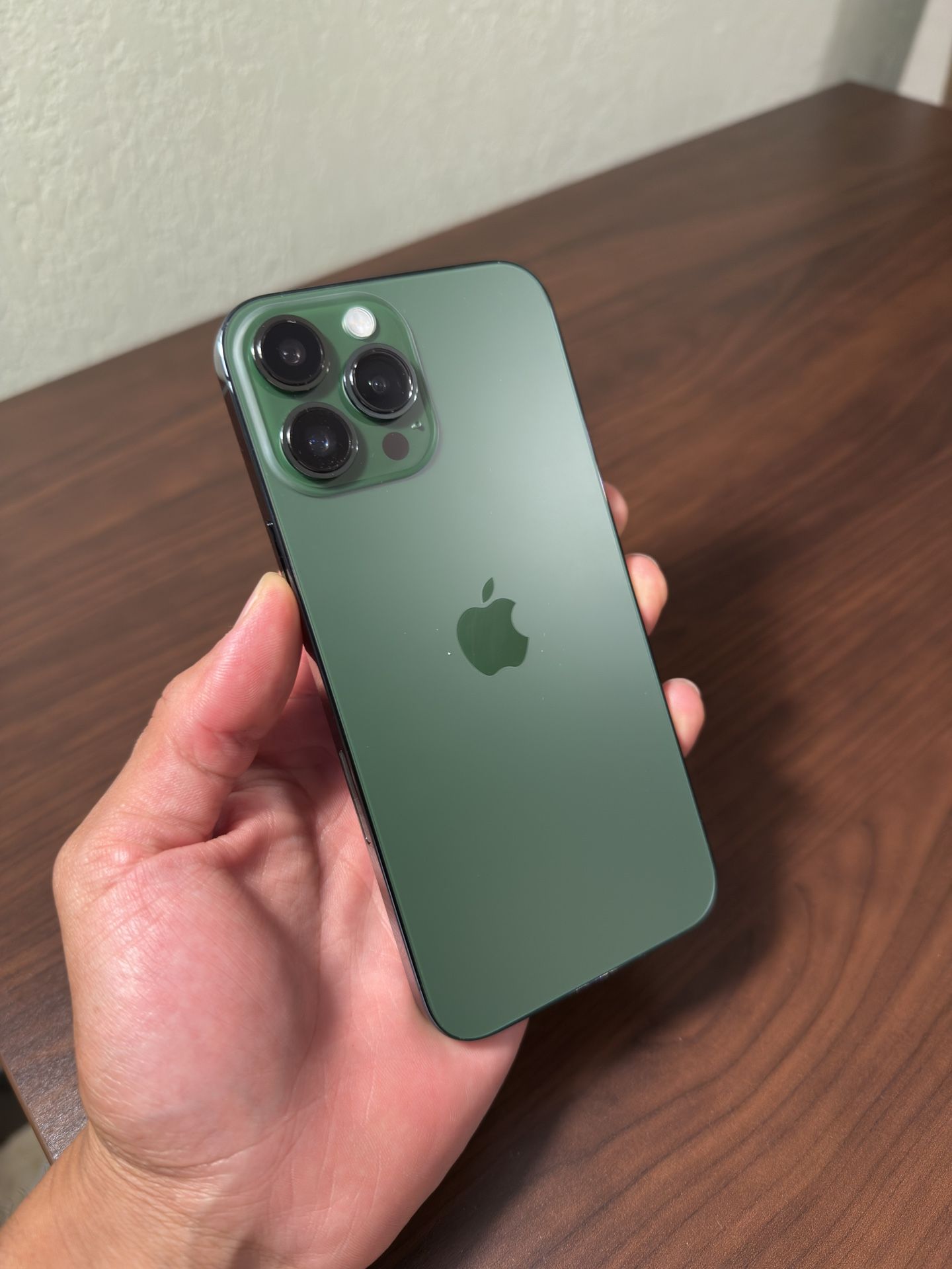 π± iPhone 13 Pro Max β 1TB Alpine Green π (AT&T) Massive 1TB storage β’ Sleek Alpine Green β’ Excellent