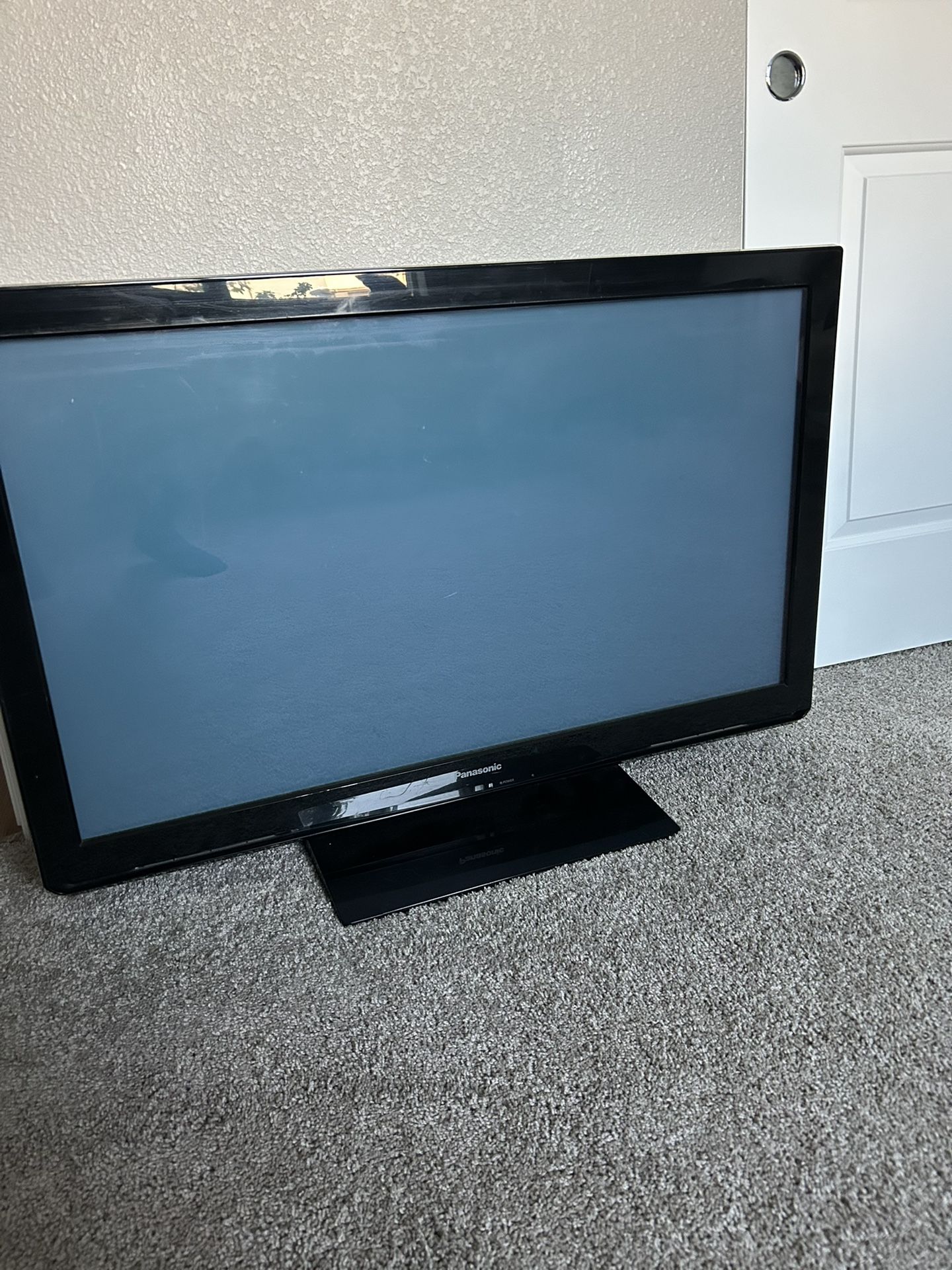 40” TV