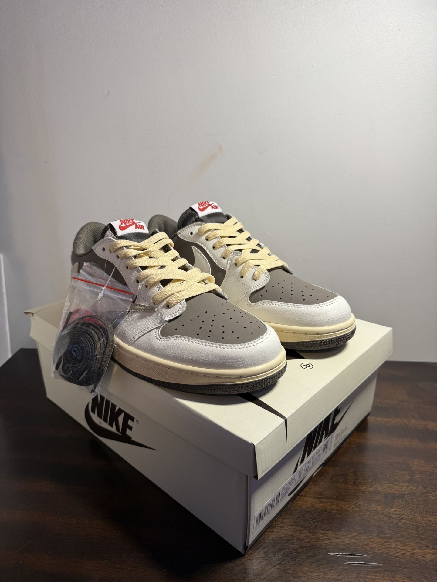 Jordan 1 Low Travis Scott Reverse Mocha (Size 9.5)