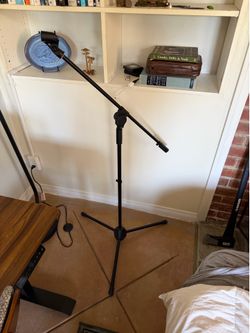 Quick lock mic stand
