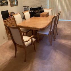 Oak Dining Room Set With 6 Cloth Covered Chairs