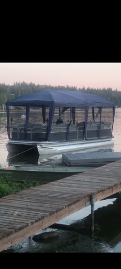 24 Foot Sundowners Pontoon Boat