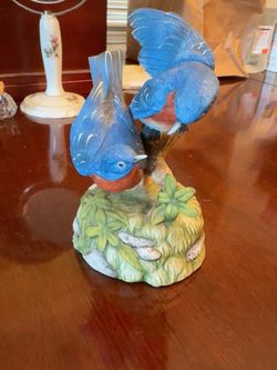 Vintage-Style Bluebird Porcelain Figurine Music Box – Hand Painted