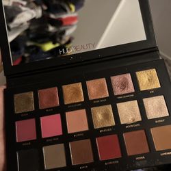 Huda Beauty Eyeshadow Pallets