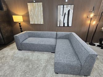 Jaylene Gray Sectional Sofa Excellent Condition