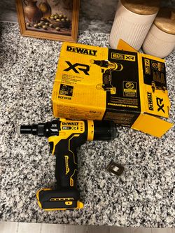 Used like new condition 200$ firm no Ofers DEWALT 20V MAX XR Brushless Cordless 3/16" Rivet Tool