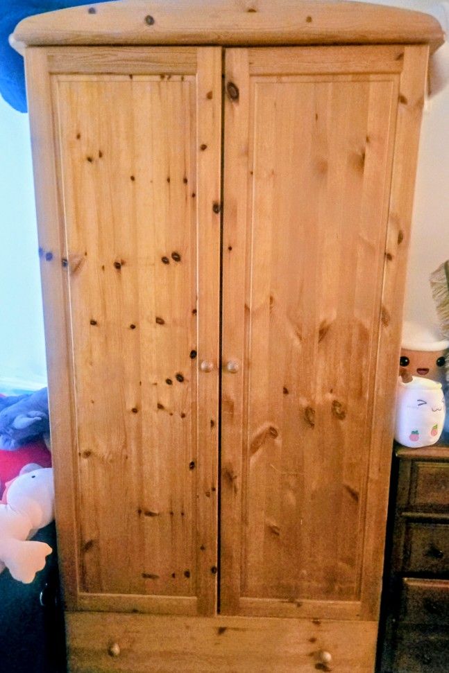 Closet With Removable Shelving
