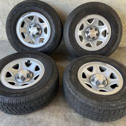 Stock 17 Chevy Silverado $450 llantas 265 70 17