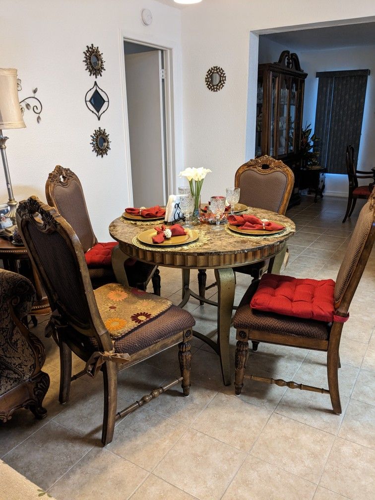 Dining Table and 4 Chairs