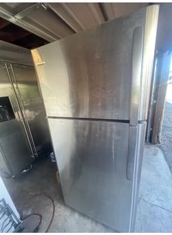 Top freezer refrigerator