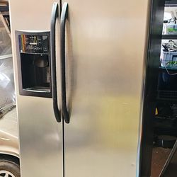 GE SIDE BY SIDE FRIDGE 22cuft