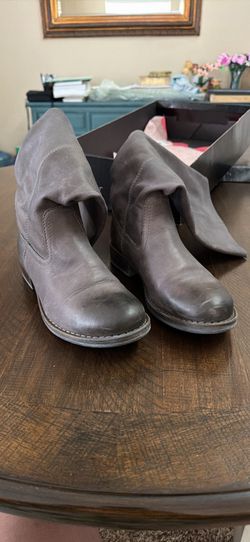 Steve Madden grey leather boots size 9