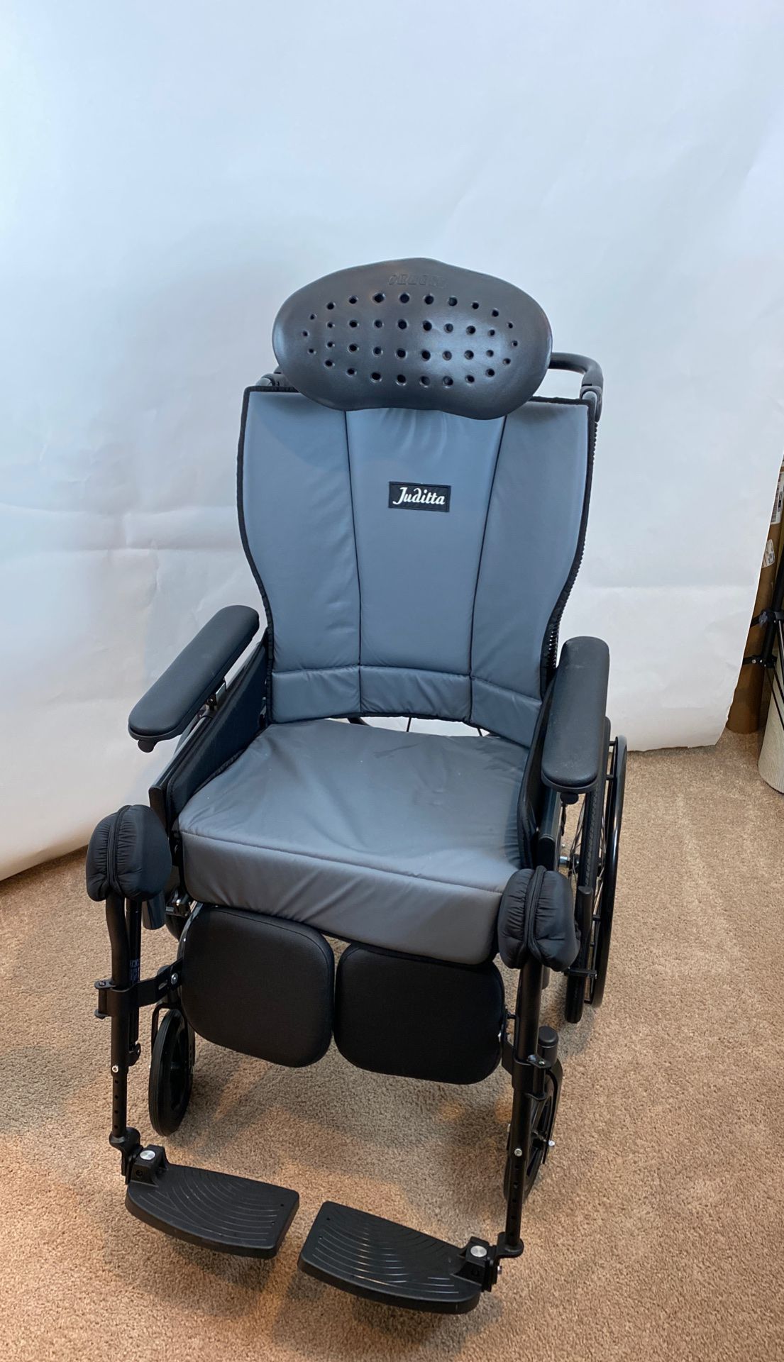 Juditta B60 tilt-in-space wheelchair