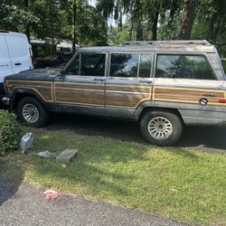 1990 Jeep Grand Wagoner 