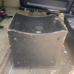 1 Sub Buffer 18 And 2 Med And High Speakers With  Amps 