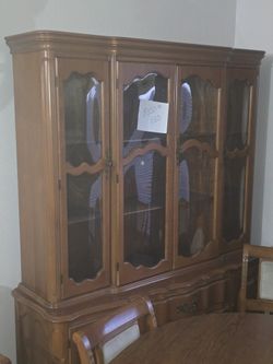 Mid Century Traditional China Hutch
