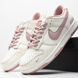 Nike SB Dunk Low Supreme Co-branded Size 6.5