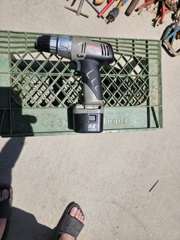 Craftsman 9.6 Volt Drill 20$ Firm