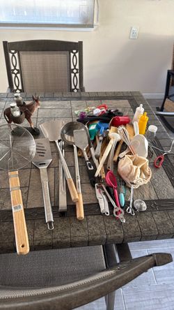 Many kitchen items