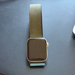 Apple Watch SE Gen 1 40mm with Olive Sport Band