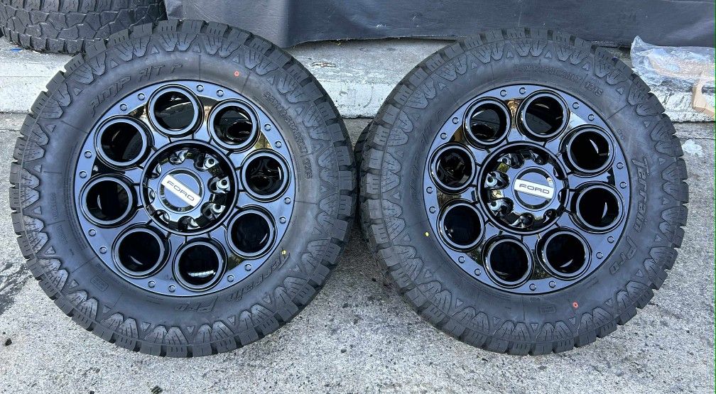 20 Inch Ford Wheels 8 Lug And New 35 Inch Amp A/t Pro Tires