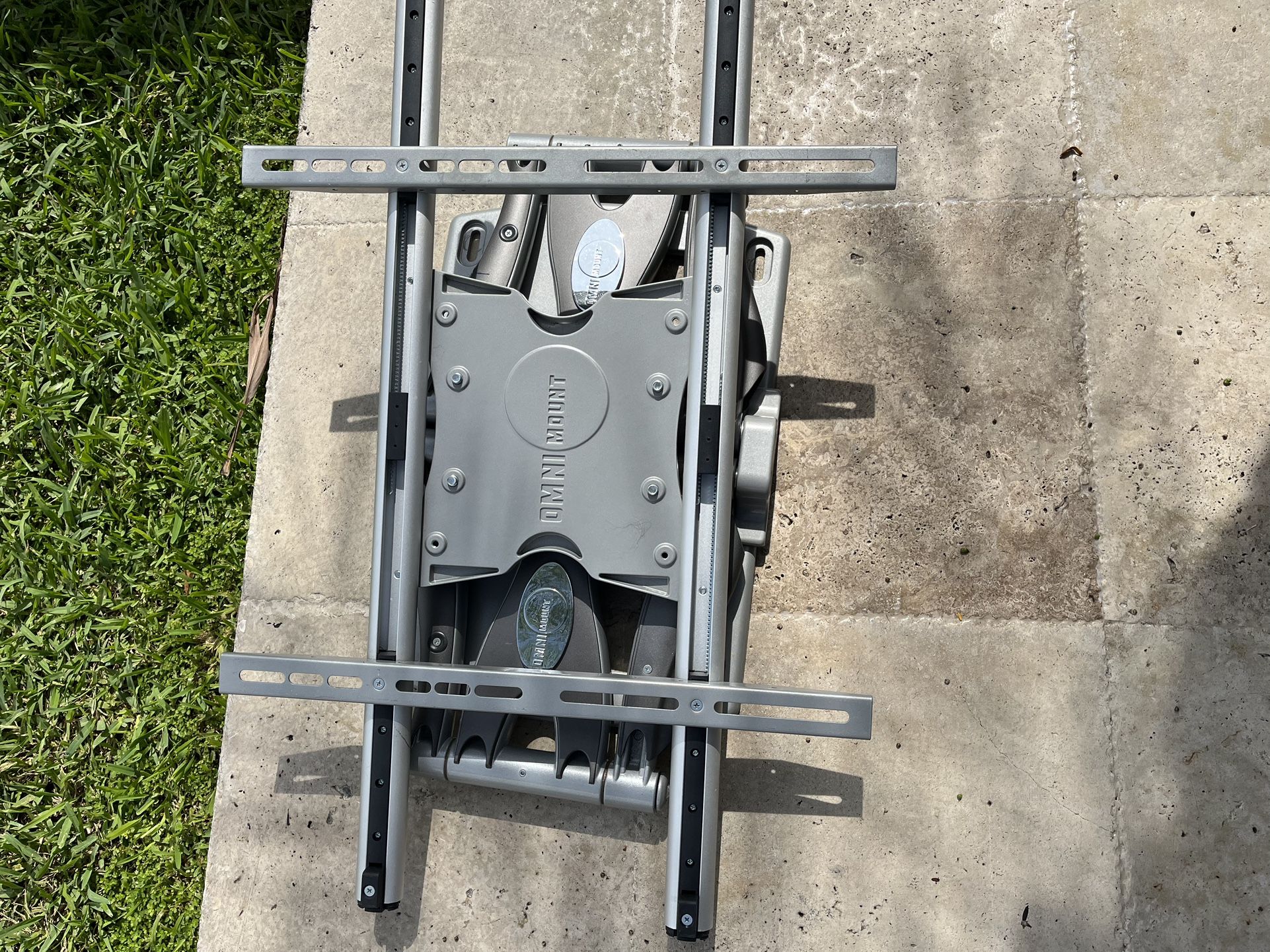 Omni TV Wall Mount TV Swivel Tilt (Large TV)