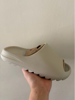New. Yeezy slide. Cream. Size 11. 90623