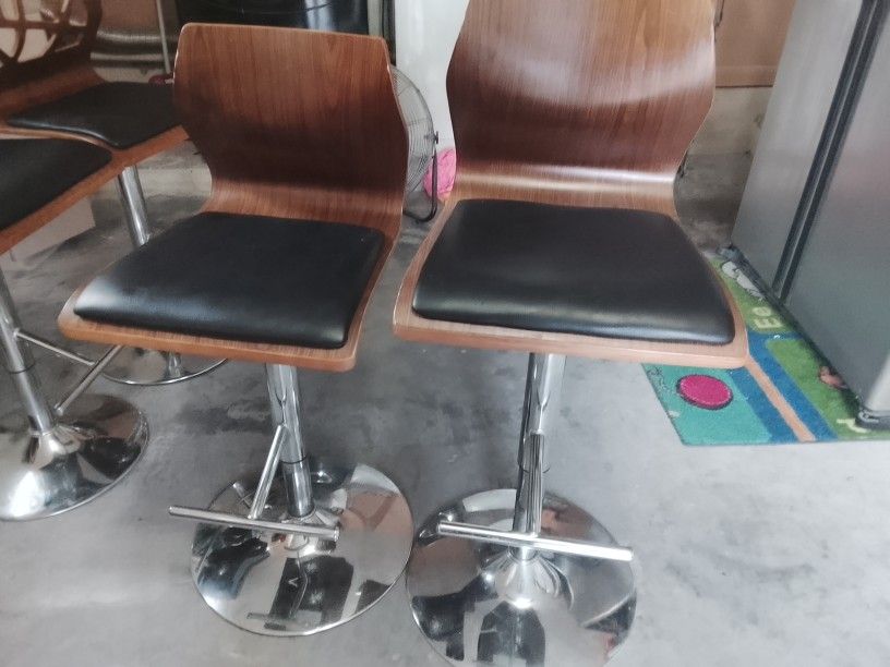 2 Bar Stools