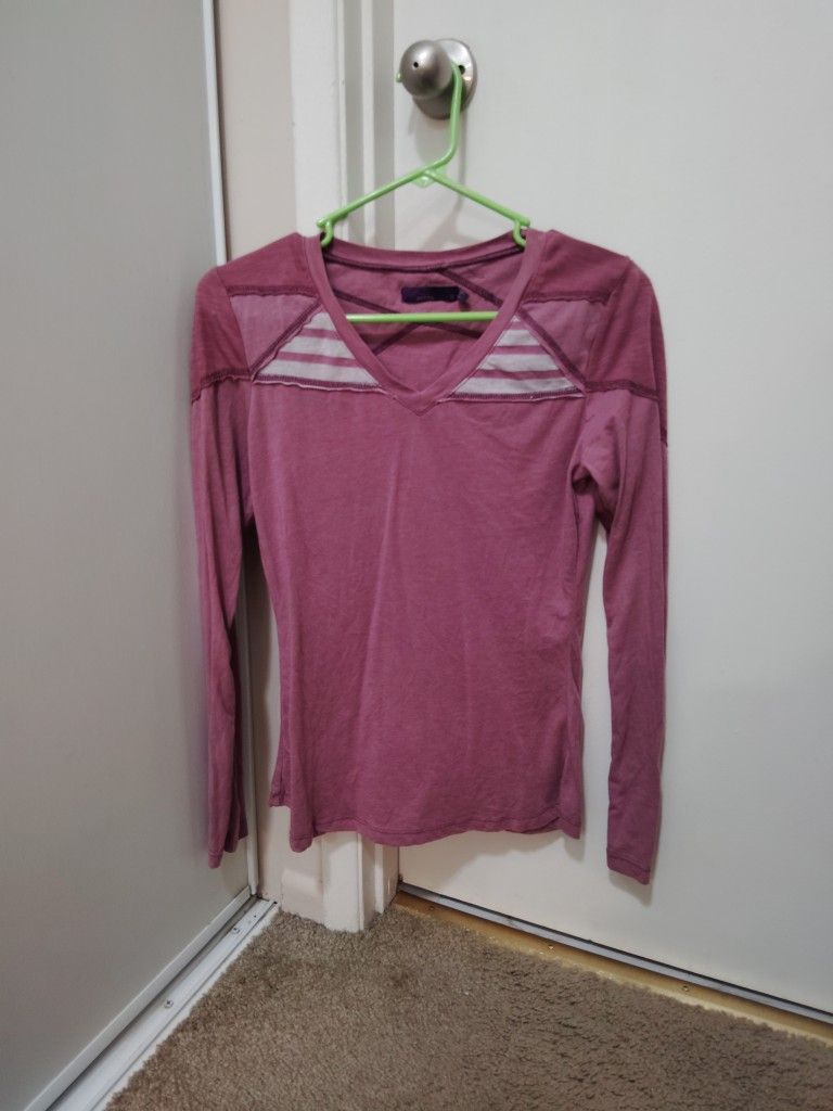 V Neck Long Sleeve Shirt Size S