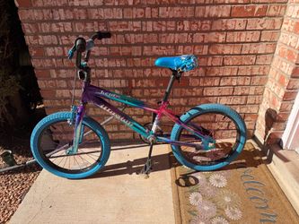 18” Girls Bike Almost New Garage Kept