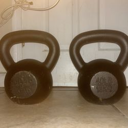 2 40Lb kettlebell 