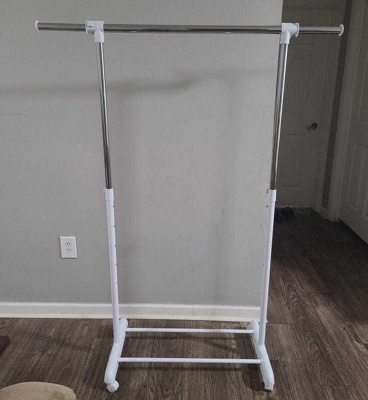 Adjustable Rolling Garments Rack