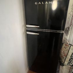 Galanz Black Retro Refrigerator -Works Perfectly, Very Cold