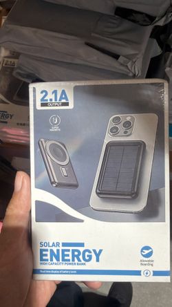 Magnetic Solar Power Bank - 2.1A Fast Charging Portable Charger
